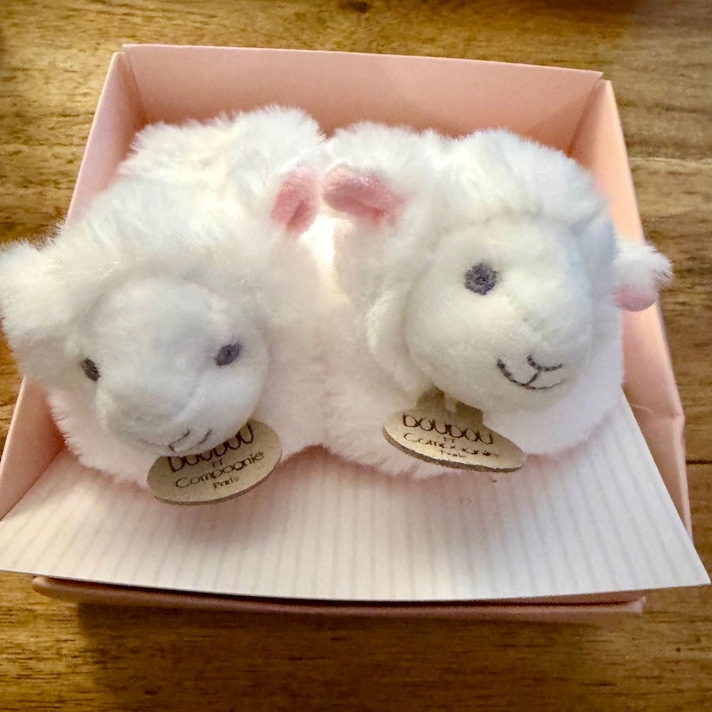 Doudou et Compagnie Lamb Slippers